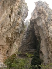 Ingresso delle gole e vista delle pareti